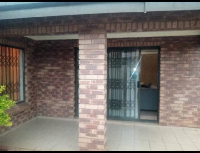 3 BEDROOM HOUSE FOR SALE IN PROTEA GLEN